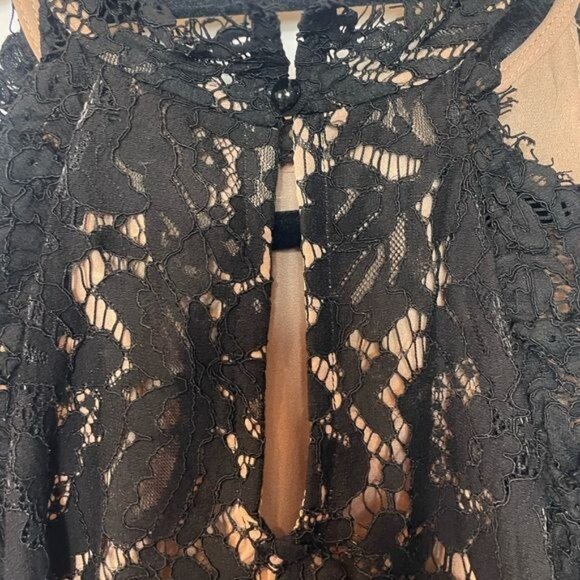 Talia Sleeveless Black Lace Halter Neck Top Floral Crochet Design Size Large - Picture 11 of 12